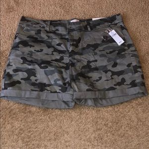GAP CAMOUFLAGE SHORTS